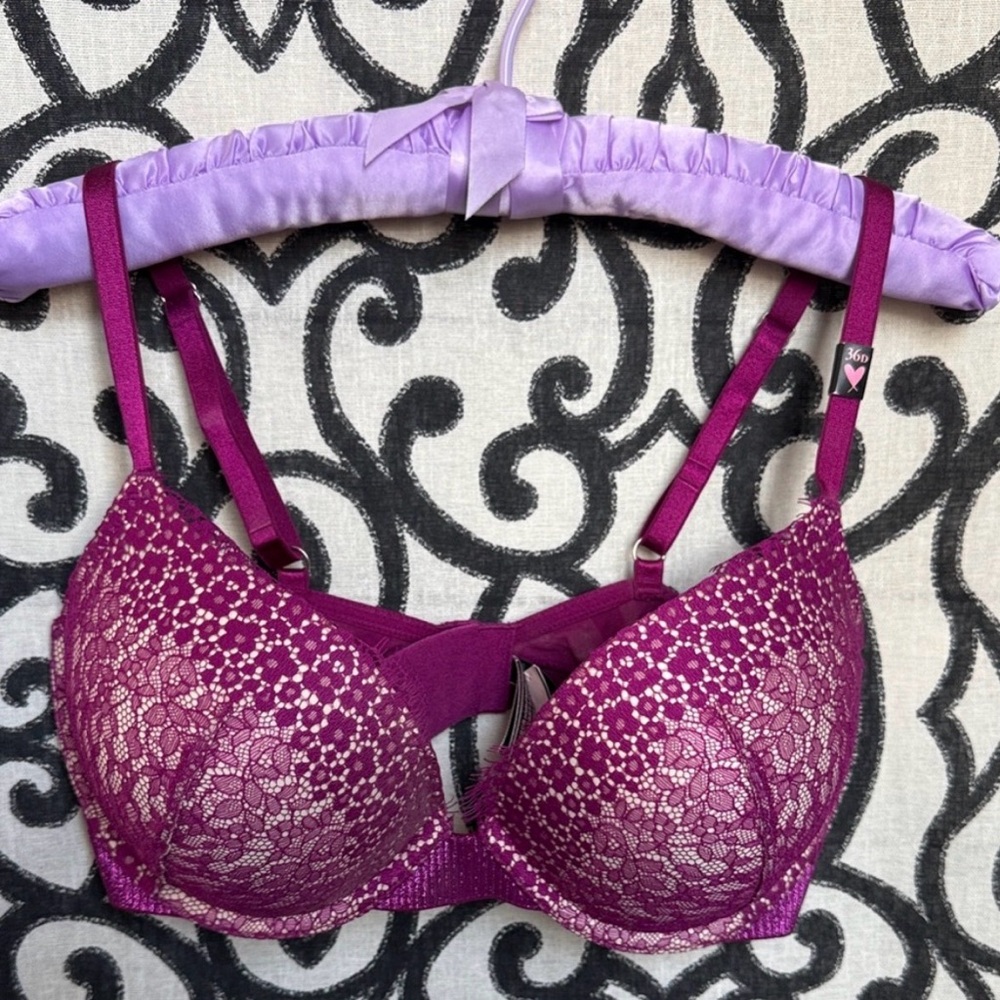 NWT 36D Victoria's Secret Lace Bra
